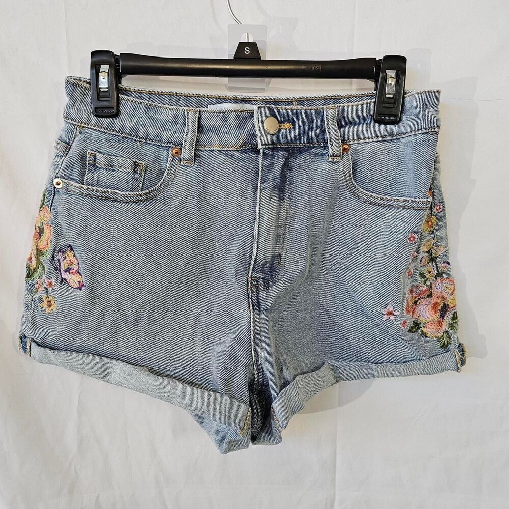 #0225 Tinseltown Floral Embroidered High Waisted Denim Shorts Cuffed 7